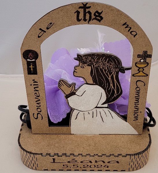 ../Images/lampe commuion leana 5 5 2024.jpg